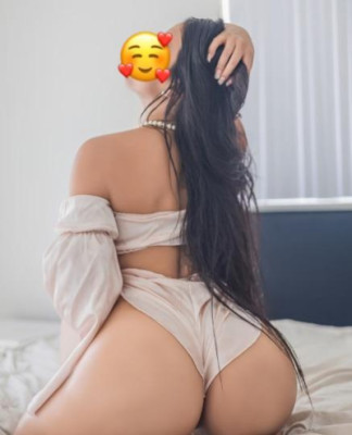 Hi there!I'm Delilah a vibrant latina with a love for adventure, dancing, traveling and soaking up the sun are my passions.