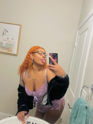 Onlyfans Creator @ Honeyycaakes 🎥🍑💦