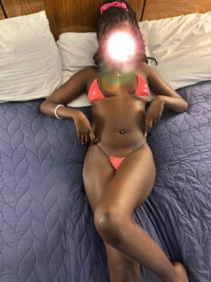 PETITE SLUT KELLY💦🍫 it’s TRUE 😛 The darker The berry The Sweeter the Juice😏📍E Flatbush Incalls📍