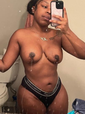 PETTIE BOMBSHELL 💦😙🤤