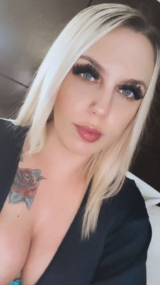*DUOS* Blonde Bombshell Guaranteed To Leave You Addicted - image 2
