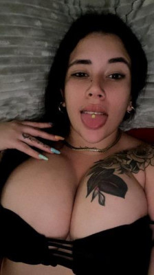 Come Play with me have some fun relux. Pussy is very Wet and Tight