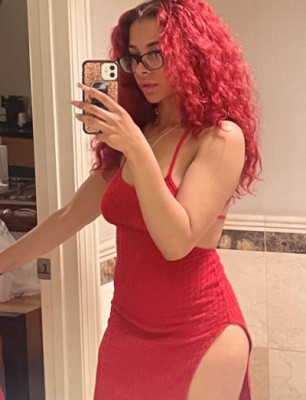 Available for MEET UP, FACETIME/DUO SHOW. I sell videos content