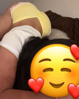 Sexy latina 🥰 horny young girl 💦I'm available text me 🤎🔥